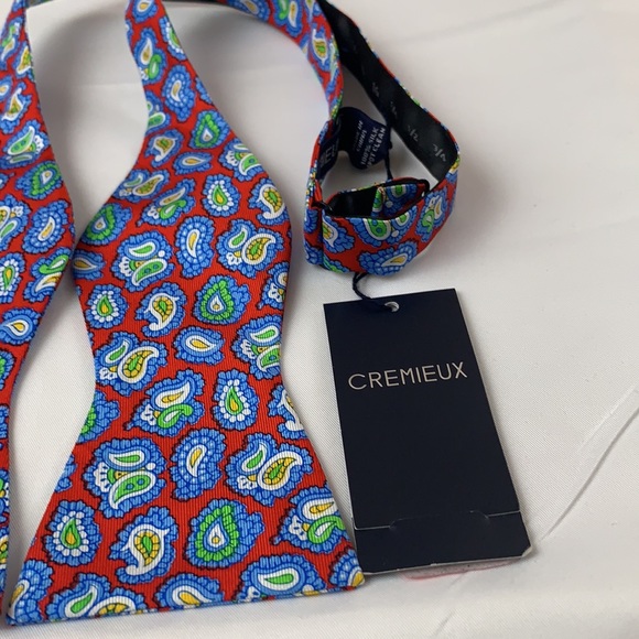 CREMIEUX NWT MEN’S BOW TIE RED BLUE GREEN PAISLEY - Picture 3 of 3